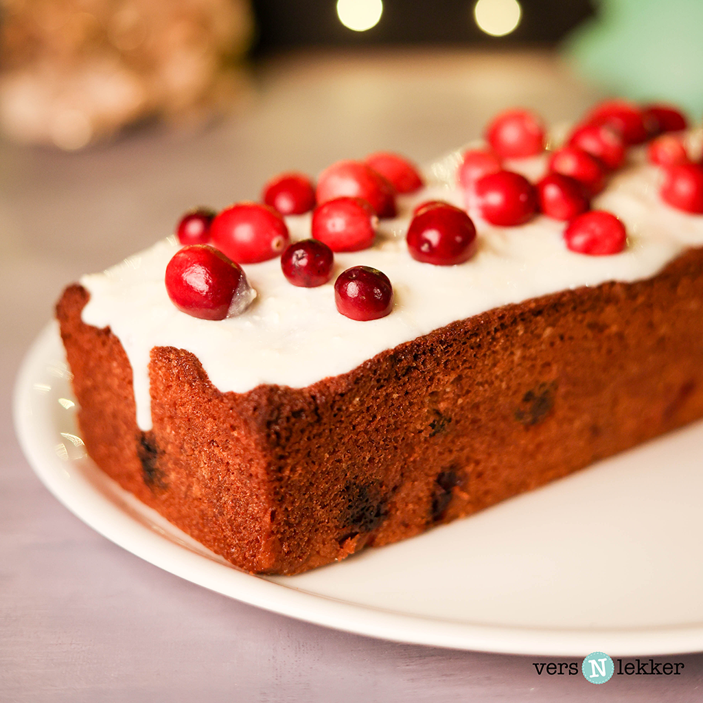 Cake_met_cranberry's_en_witte_glazuur