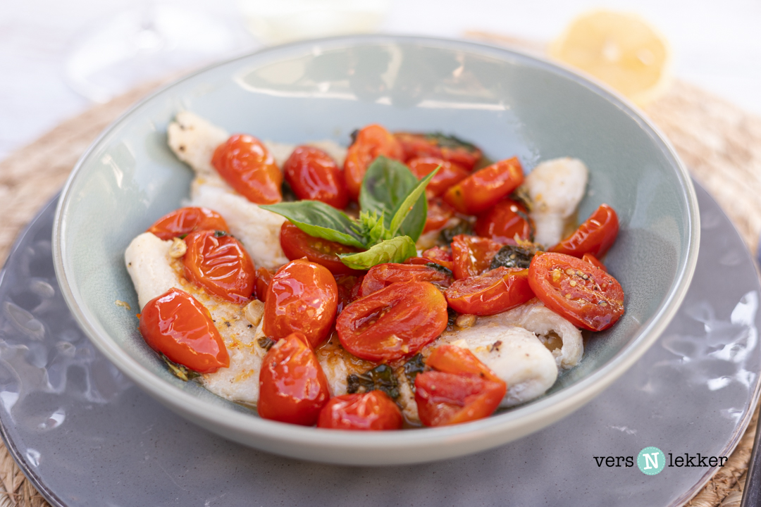 Afzonderlijk bewijs Politie Witte vis met tomaten basilicum saus - versNlekker